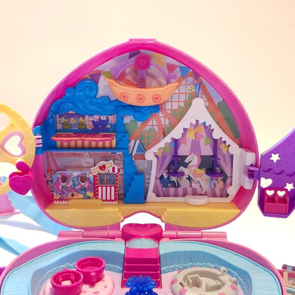 Polly Pocket 2-in-1 Travel Toy Playset with 2 Micro Dolls & Toy - Picture 3 of 11